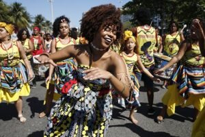 Mulheres marcham em Copacabana para celebrar dia da Mulher Negra Latino-americana e Caribenha durante a 3ª Marcha das Mulheres Negras no Centro do Mundo